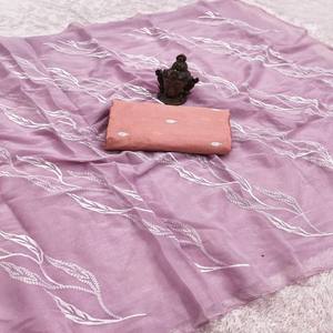 Sari de Diseño VASTRA COTTAGE, Tela Suave de Verano con Bordado Intenso y Blusa a Juego - Product Image 3