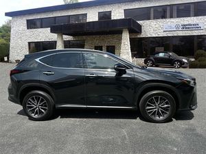 Negro usado 2024 Lexus NX 250 AWD con ruedas de aleación Asientos de cuero Sistema de navegación Arranque remoto Techo solar Asientos con calefacción - Product Image 3