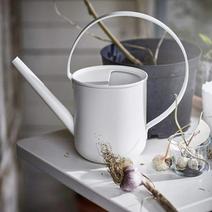 Un mejor amigo del jardín: regaderas prácticas y elegantes que vierten la perfección Regaderas elegantes para cada hogar - Product Image 1