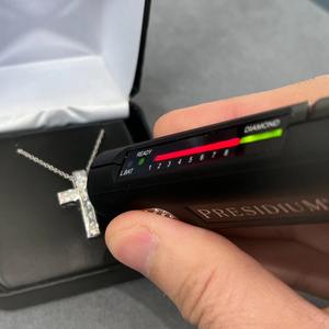 Collar con Colgante de Cruz de Diamante Moissanite con Corte Princesa VVS de Estilo Moderno para Mujer, Joyería Minimalista a Bajo Precio - Product Image 3