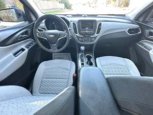 Chevrolet Equinox LS d'occasion 2024 - Product Image 2