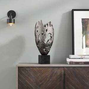 งานประติมากรรมตกแต่งบ้านสไตล์โมเดิร์นสุดหรู ทำจากอะลูมิเนียม รูปปั้นโบราณ สีดำ ของตกแต่งบ้าน - Product Image 1