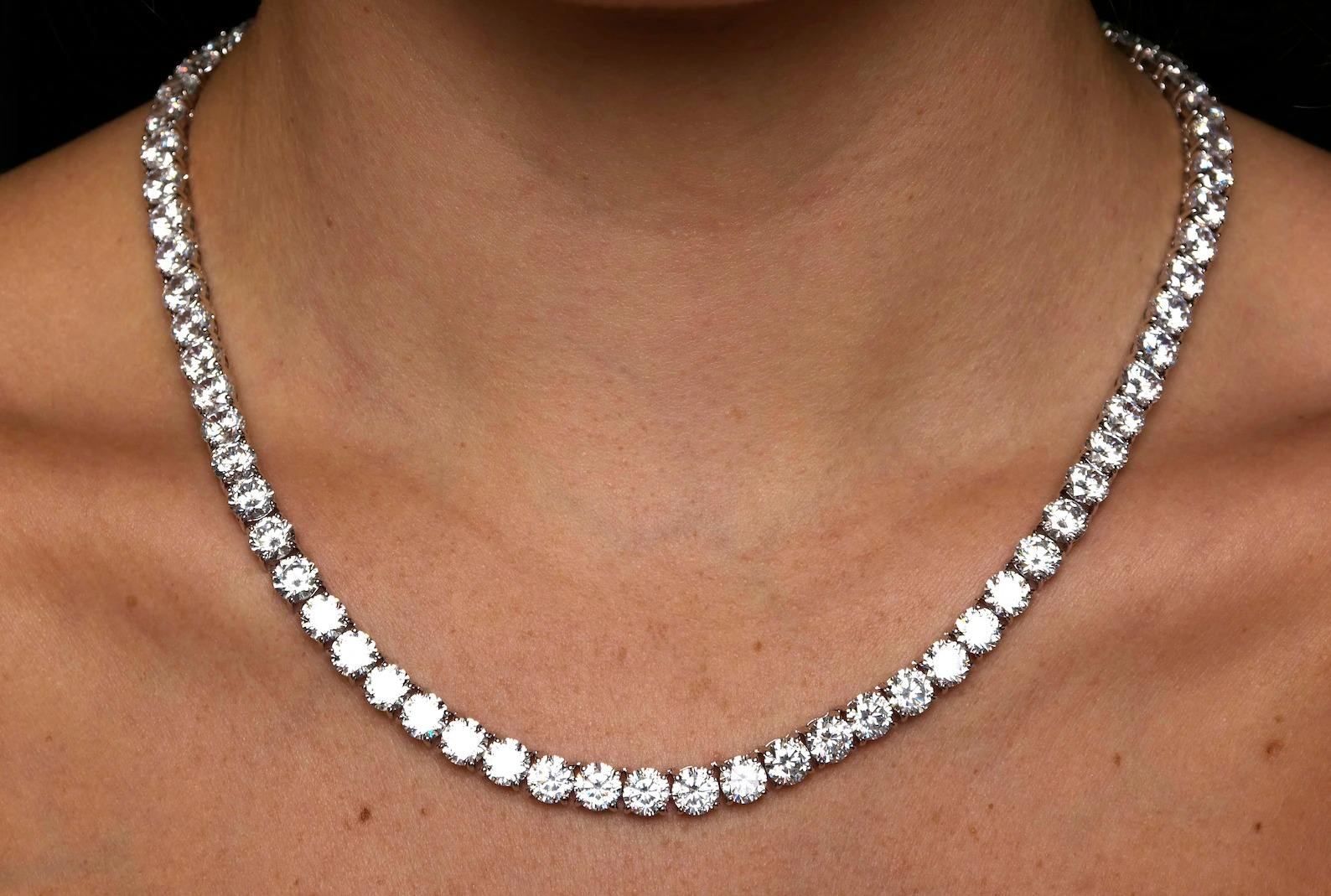 ตามที่แสดงเป็นภาพ