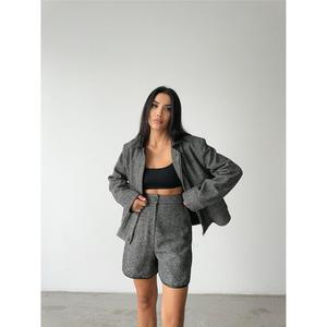 Shorts Cortos de Cachemira con Diseño Espigado Negro - Product Image 2