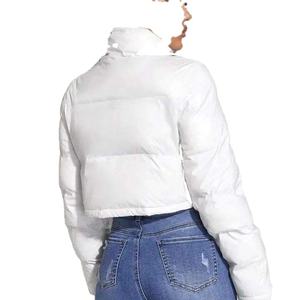 บริการ OEM เสื้อแจ็คเก็ตพัฟเฟอร์แบบครอปสำหรับผู้หญิง ขายส่ง สไตล์ใหม่ ฤดูหนาว รับทำโลโก้ OEM เสื้อผ้าฤดูหนาว ผ้าสแปนเด็กซ์ผสมคอตตอน แขนยาว - Product Image 2