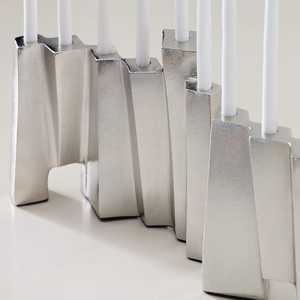 Wholesale Modern Sleek Metal Menorah Low Price Hanukkah Lantern <b>Jars</b> <b>Oil</b> Cups Customised Table Decoration Candleholders - Product Image 2