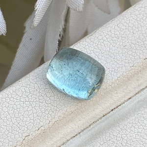 Aigue-marine naturelle longue forme de coussin Cabochon 5.06 carat blanc bleu perle pierres précieuses fabrication de bijoux bon lustre colliers amples - Product Image 1