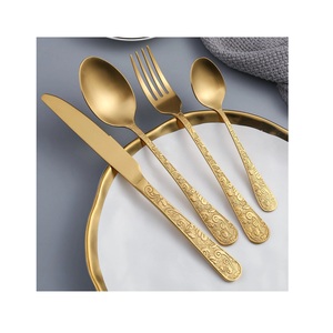 Ensemble de couverts en acier inoxydable avec design en feuille d'or, vaisselle personnalisée, ensemble de fourchettes de mariage, couverts en métal faits à la main - Product Image 6