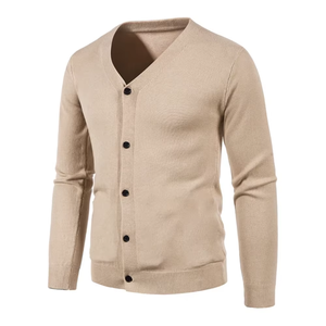 Pulls en laine/cachemire respirants d'hiver de style cardigan en tricot pour hommes, fabriqués sur mesure par une usine OEM, avec broderie en chenille, col plié - Product Image 3