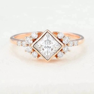Bague de fiançailles en moissanite VVS de 2 carats, sertie en grappe de coupe princesse, en argent 925, sertie en bélière, bague d'anniversaire de mariage, cadeau pour femme - Product Image 1