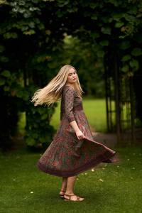 Nouvelle robe Eleanor pur coton bloc à la main imprimé Style bohème fabriqué à la main mode éthique vert olive et marron - Product Image 5