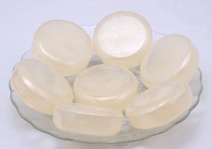 Savon de coco vietnamien fait à la main à partir d'huile de coprah et de glycérine pour un nettoyage doux à usage quotidien, article de bain solide - Product Image 4
