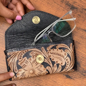 Estuches de gafas de sol personalizados de cuero con herramientas manuales Estuche de gafas de cinturón de cuero genuino Gafas de lectura unisex Estuche de gafas de sol grabadas - Product Image 4