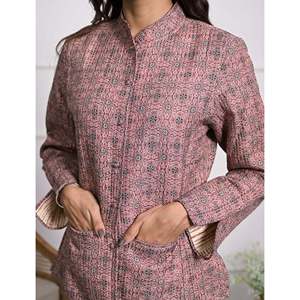 Veste d'hiver réversible en soie imprimée pour femmes - Product Image 2