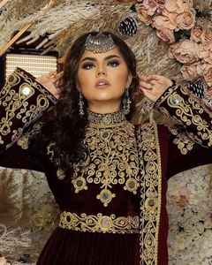 Robe afghane vintage pour femmes de la meilleure qualité, respirante, fabriquée au Pakistan, 100% polyester, broderie, volants, appliques, mariage, fête - Product Image 6