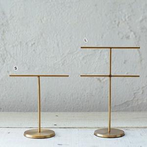 Support à bijoux moderne en métal avec niveaux rotatifs et plusieurs crochets pour ranger colliers, bracelets, boucles d'oreilles et bagues - Product Image 1