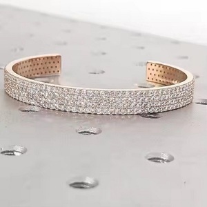 สร้อยข้อมือเพชร18K สีโรสโกลด์แบบคลาสสิกสำหรับนักเทนนิสของขวัญแต่งงานสำหรับเขา - Product Image 1