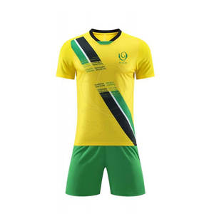 Traje de fútbol elástico para un rendimiento y estilo Kit de fútbol de colores llamativos diseñado para la máxima comodidad - Product Image 2