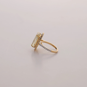 แหวนเพชรทรงรัศมีสีเหลืองเพาะเลี้ยงในห้องปฏิบัติการ ได้รับการรับรองจาก IGI พร้อมวงแหวนล้อมเพชรสำหรับหมั้นและแต่งงาน ทำจากทองคำ 18K สีเหลือง / ขาว และสีโรสโกลด์ - Product Image 3