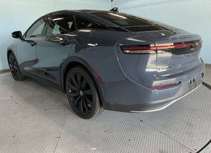 Toyota Crown Limited Sedan 2024 d'occasion, propre et prête à être expédiée - Product Image 6