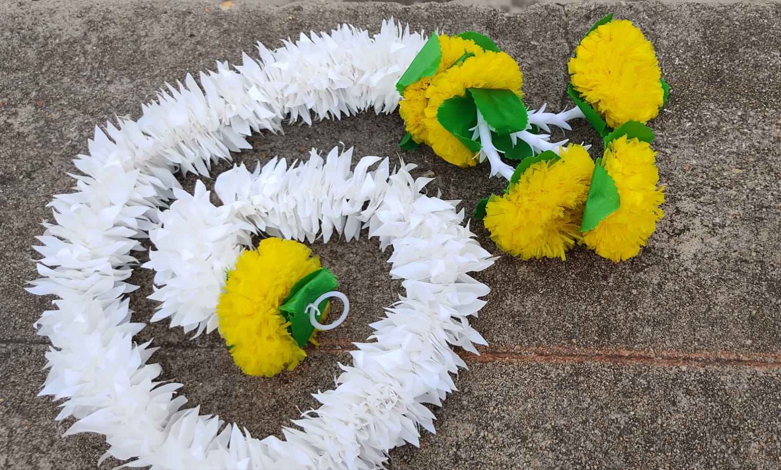 สีขาว, สีเหลือง