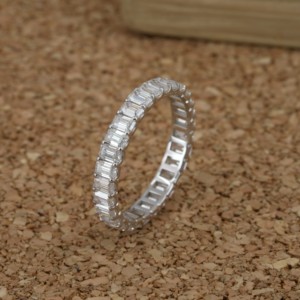 Anillo de diamante cultivado en laboratorio de plata 925 de alta calidad corte esmeralda VVS2 E Color IGI certificado ético sostenible proveedor mayorista - Product Image 2