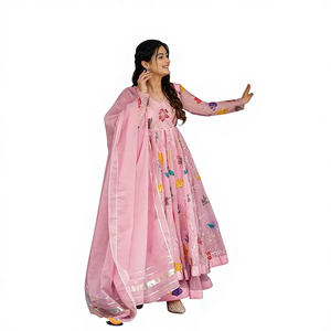 Hermoso Vestido Anarkali de Diseño Indio-Pakistaní en Tela Georgette con Bordado Elegante para Fiestas, Bodas, Uso Casual y Tradicional para Mujeres - Product Image 1