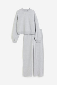 Conjunto de sudaderas y pantalones de chándal de 2 piezas con diseño de logotipo impreso personalizado OEM para correr de invierno a la moda, precio barato al por mayor - Product Image 1