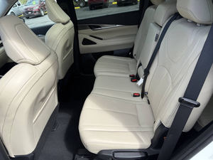 รถยนต์มือสองสภาพดี ปี 2023 รุ่น Q-X60 LUXE AWD SUV เกียร์อัตโนมัติ 9 สปีด เครื่องยนต์ V6 295 แรงม้า พร้อมส่ง - Product Image 5