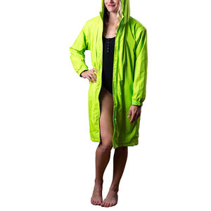 Gogosport Poncho imperméable coupe-vent surdimensionné pour la natation, le surf et les événements en plein air, robe de changement sèche - Product Image 4