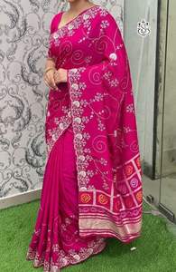 Sari in Seta da Donna con Tessitura Bandhej, Design Floreale, Bordo Decorativo e Dettaglio Pallu, Prodotto in India - Product Image 4