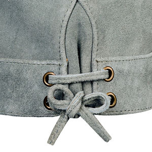 Short en cuir de couleur claire taille haute unisexe avec motif brodé pour hommes - Product Image 6