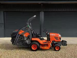 Achetez une tondeuse à gazon Kubota d'occasion avec chargeur frontal et rétrocaveuse (composant essentiel). - Product Image 2