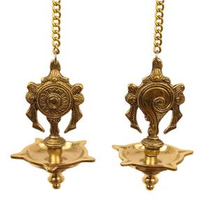 Diya de Pared Shangu Chakra, Diya Tradicional de Latón para Decoración del Hogar, Decoración de Templos y Pooja - Product Image 1