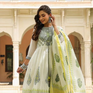 Nouveau pantalon long Anarkali kurti de créateur avec dupatta pour une tenue décontractée et de fête au prix le plus bas Matériau de qualité supérieure - Product Image 1
