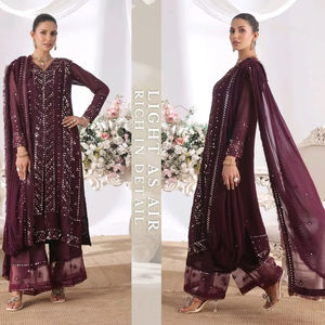 Camisa de gasa bordada a mano de lujo cosida de 3 piezas Dupatta de gasa bordada de lujo y pantalón de seda teñida - Product Image 1