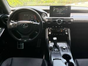 รถเล็กซัส IS300 F Sport Luxury Sedan ปี 2024 เกียร์อัตโนมัติ พวงมาลัยซ้าย สีเทา มือสอง |   พร้อมส่งออก - Product Image 2