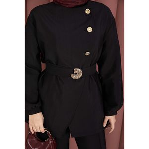 Conjunto de Traje de Dos Piezas para Mujer de Diseñador con Botones Dorados y Cinturón Color Negro - Product Image 5