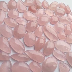 อัญมณี100% ทรงหลังเบี้ยทรงรีสีชมพูธรรมชาติสำหรับเป็นเครื่องประดับอัญมณีสีชมพูโรสควอตซ์แบบขัดเงา - Product Image 3