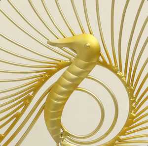 Sculpture en laiton poli fait main par un fabricant indien, représentant le Taj Mahal, l'arbre de vie, avec base en bois, décoration de table chromée - Product Image 3