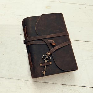 Cuaderno de cuero genuino grabado personalizado Regalo de Cumpleaños de viaje de papel hecho a mano con encuadernación en espiral para mujeres y hombres - Product Image 1