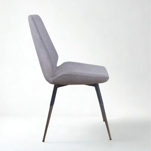 Chaise de salle à manger CALINA moderne et rembourrée avec pieds en métal, un design moderne adapté aux espaces résidentiels et commerciaux. - Product Image 4