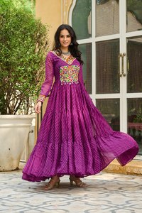 ชุดเดรส Anarkali ผ้า Georgette ลายดอกไม้พิมพ์ลายหนา แขนยาว สำหรับงานปาร์ตี้ คอลเลคชั่น Navratri รุ่นพิเศษ สไตล์โมเดิร์น Leheriya - Product Image 3