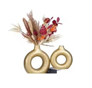 Vase en métal de haute qualité pour la présentation de fleurs décoratives à la maison et au bureau - Product Image 4