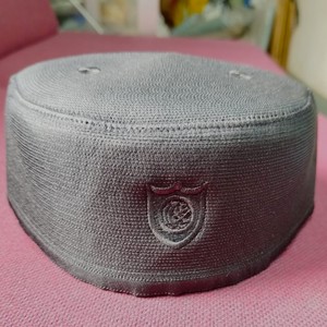 Chapeau de maille de coton brodé de haute qualité en noir blanc au Bangladesh - Product Image 5