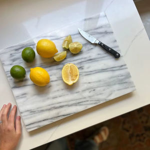 เขียงหินอ่อนดีไซน์เนอร์เหมาะสำหรับการเพิ่มบุคลิกภาพและคลาสให้กับพื้นที่ห้องครัวในขณะที่ยังคงใช้งานได้จริง - Product Image 1