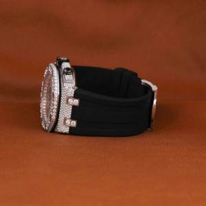 นาฬิกาข้อมือผู้ชายแบบกลไกสั่งทำพิเศษ หน้าปัดสีขาวประดับเพชรโมอิสซาไนต์ VVS ครึ่งหนึ่งแบบฝังเต็ม  งานแฮนด์เมดสั่งทำพิเศษ - Product Image 3