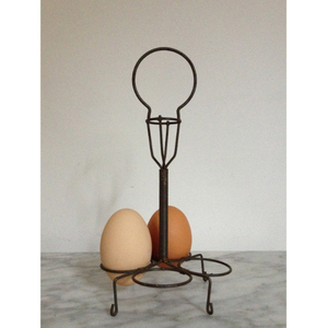 Nouveauté, support à œufs en fer forgé vintage, durable, finition noire, design personnalisé pour la décoration de la cuisine et de la table à manger - Product Image 1