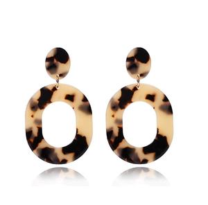 Boucles d'oreilles en résine au design vintage, qualité d'exportation, faites à la main, en résine époxy, bijoux de mode, qualité supérieure classique - Product Image 1