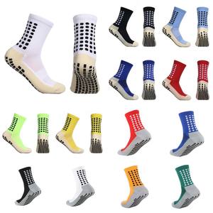 Fabricant Designer Logo personnalisé Chaussettes unisexes Chaussettes de football de haute qualité Chaussettes de sport antidérapantes en coton pour hommes - Product Image 1